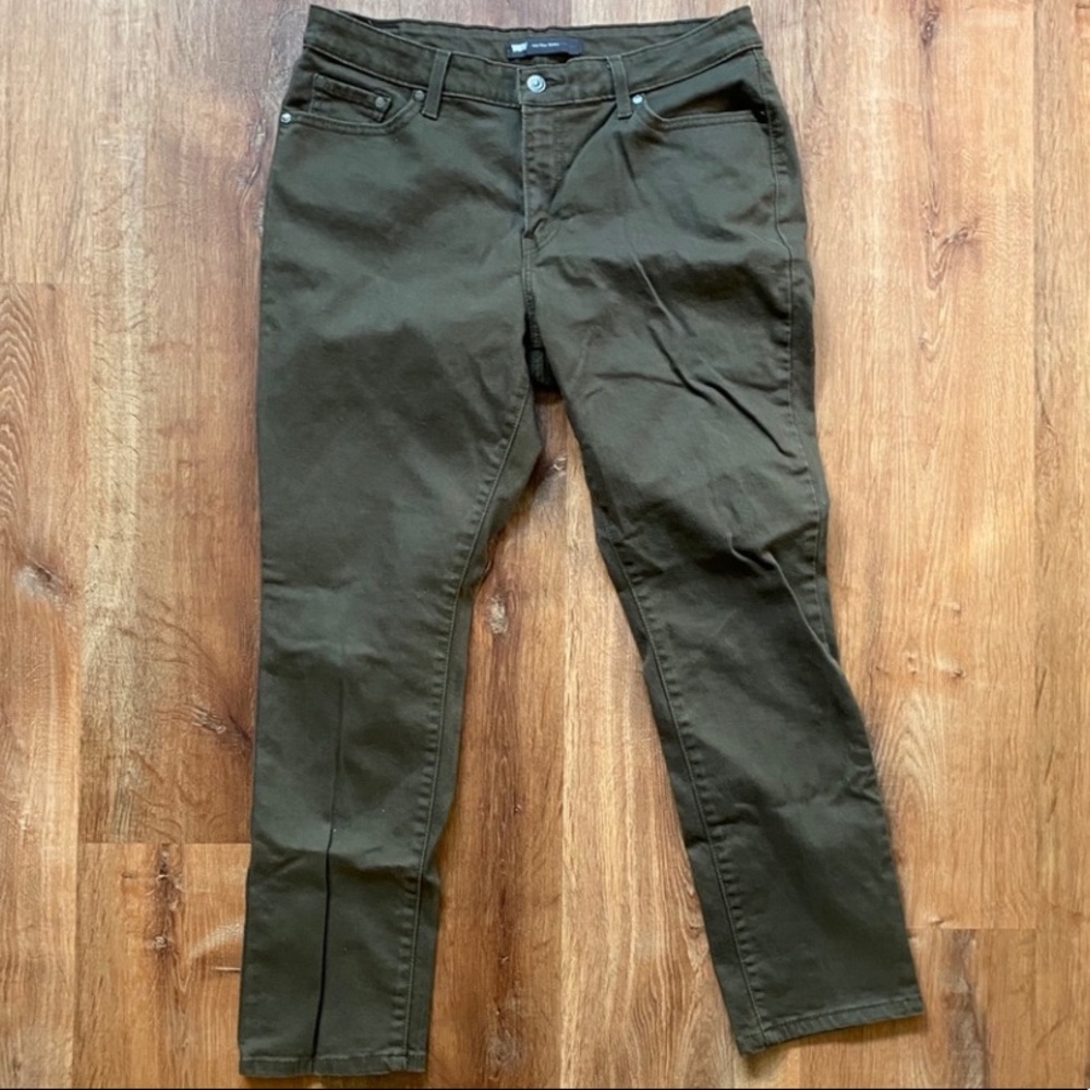 Levi’s mid rise skinny jeans